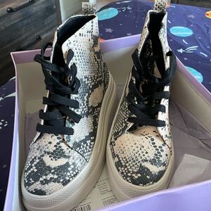 EUC Madden Girl Chucki Snake Print Faux Leather High Top Womens Sneakers  Sz 9.5